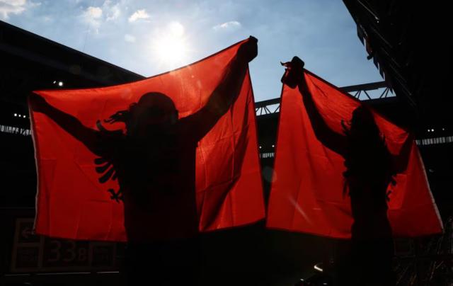 华体会官网-【伯览欧洲杯】狗澡盆里的食品，欧洲杯上的友谊