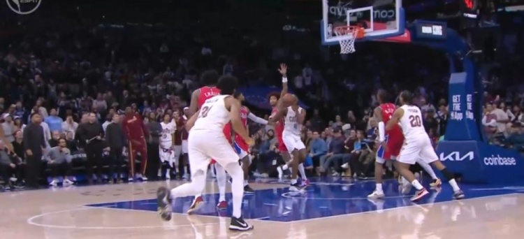 华体会体育官网-关键判罚！莫布里上篮造成乌布雷犯规 76人挑战失败