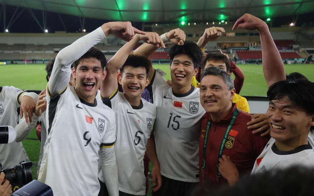 华体会官网-进军亚洲杯决赛，U23国足用“力量足球”展现自信｜新京报快评